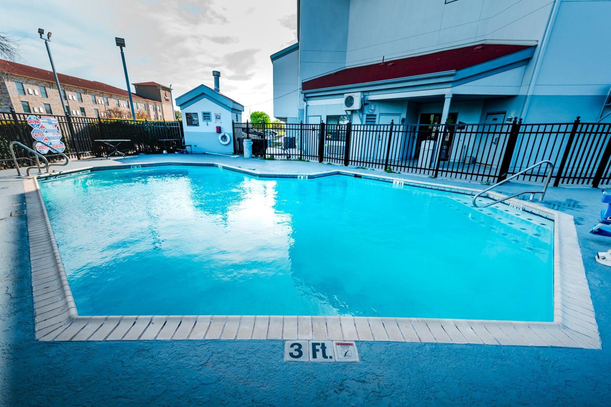 Hometowne Studios By Red Roof San Antonio - Seaworld Northwest Luaran gambar