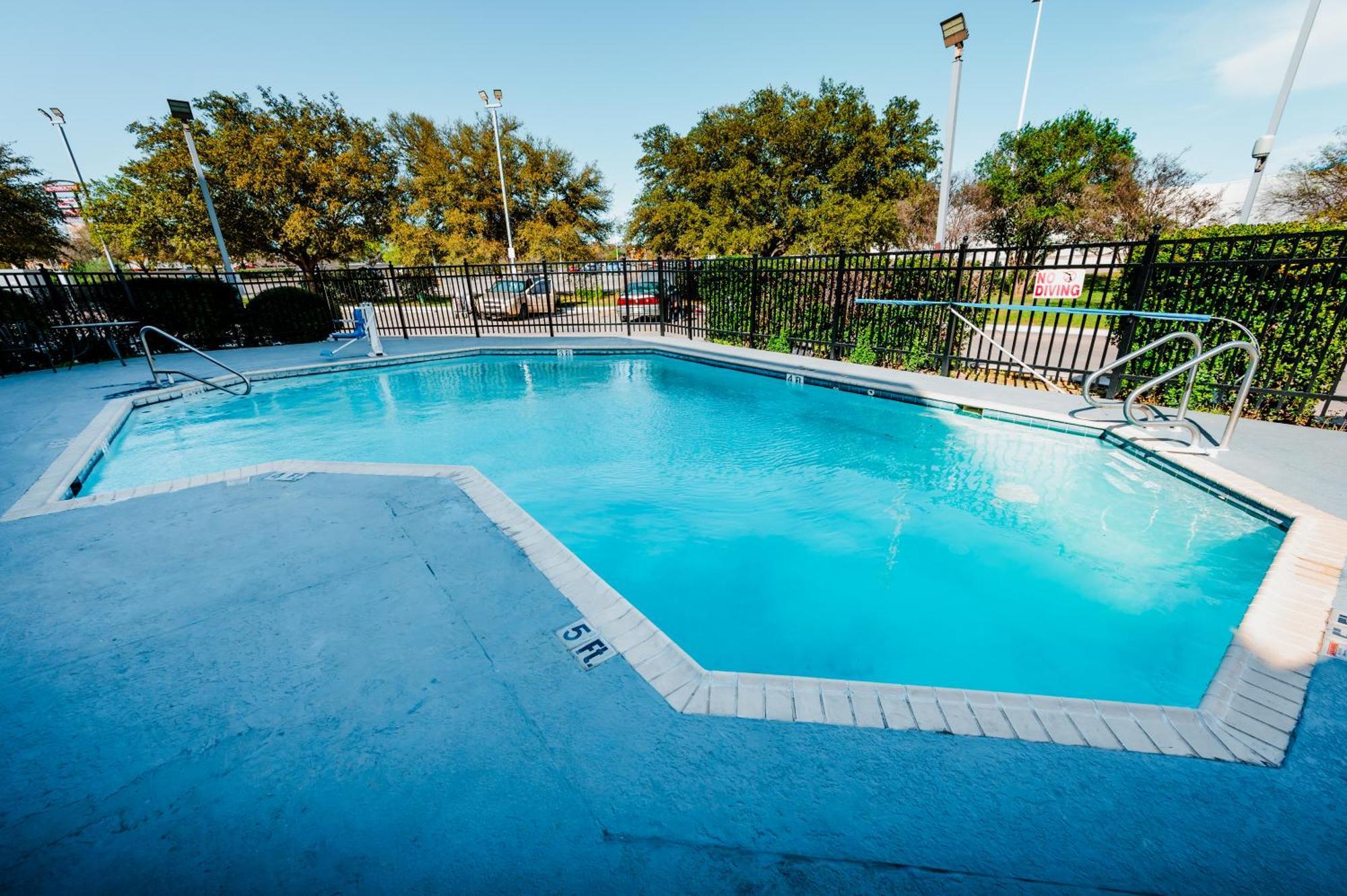 Hometowne Studios By Red Roof San Antonio - Seaworld Northwest Luaran gambar